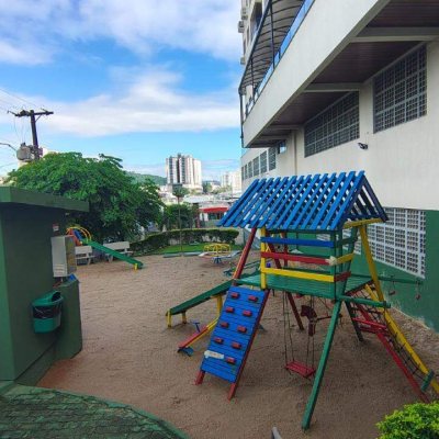 Apartamento com 57m², 2 quartos, 1 garagem, no bairro Barreiros em São José