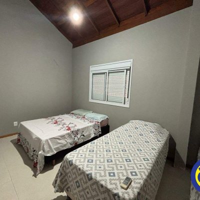 Casa com 152m², 3 quartos, 2 suítes, 2 garagens, no bairro Cachoeira do Bom Jesus em Florianópolis