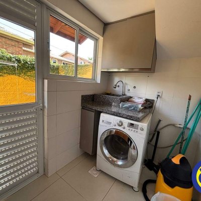 Casa com 152m², 3 quartos, 2 suítes, 2 garagens, no bairro Cachoeira do Bom Jesus em Florianópolis