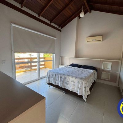 Casa com 152m², 3 quartos, 2 suítes, 2 garagens, no bairro Cachoeira do Bom Jesus em Florianópolis