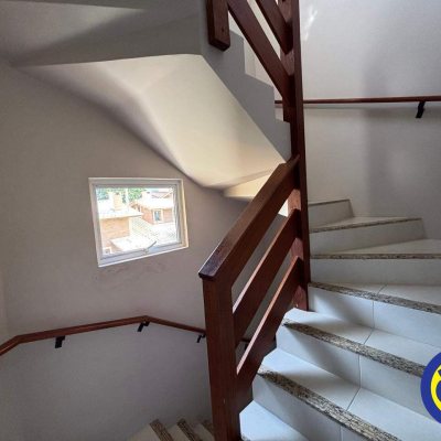 Casa com 152m², 3 quartos, 2 suítes, 2 garagens, no bairro Cachoeira do Bom Jesus em Florianópolis