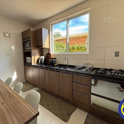 Casa com 152m², 3 quartos, 2 suítes, 2 garagens, no bairro Cachoeira do Bom Jesus em Florianópolis