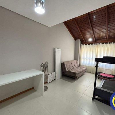 Casa com 152m², 3 quartos, 2 suítes, 2 garagens, no bairro Cachoeira do Bom Jesus em Florianópolis