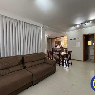 Casa com 152m², 3 quartos, 2 suítes, 2 garagens, no bairro Cachoeira do Bom Jesus em Florianópolis