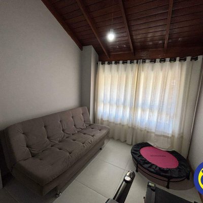 Casa com 152m², 3 quartos, 2 suítes, 2 garagens, no bairro Cachoeira do Bom Jesus em Florianópolis