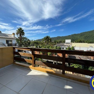 Casa com 152m², 3 quartos, 2 suítes, 2 garagens, no bairro Cachoeira do Bom Jesus em Florianópolis