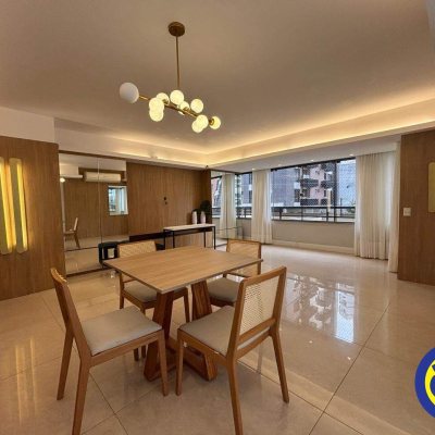 Apartamento com 258m², 3 quartos, 1 suíte, 1 garagem, no bairro Centro em Florianópolis