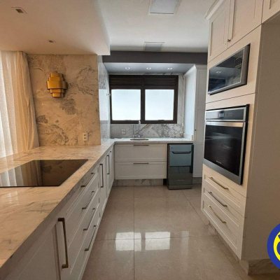 Apartamento com 258m², 3 quartos, 1 suíte, 1 garagem, no bairro Centro em Florianópolis