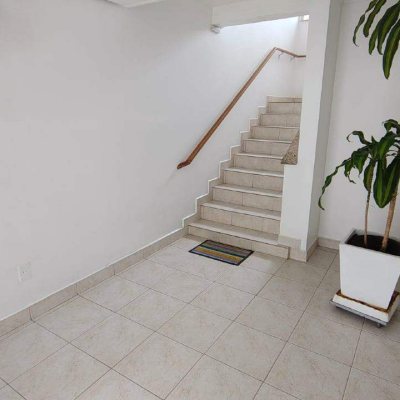 Apartamento com 40m², 1 quarto, 1 garagem, no bairro Coqueiros em Florianópolis