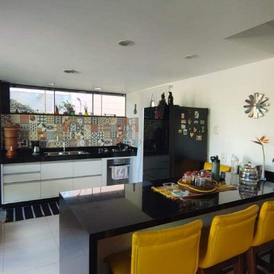 Casa com 210m², 3 quartos, 1 suíte, 2 garagens, no bairro Pedra Branca em Palhoça