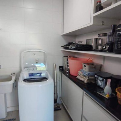 Casa com 210m², 3 quartos, 1 suíte, 2 garagens, no bairro Pedra Branca em Palhoça