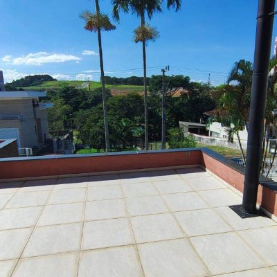 Casa com 210m², 3 quartos, 1 suíte, 2 garagens, no bairro Pedra Branca em Palhoça