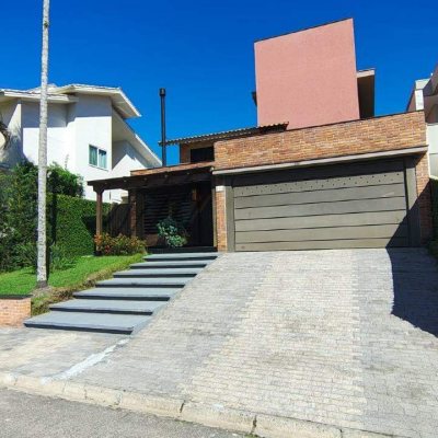 Casa com 210m², 3 quartos, 1 suíte, 2 garagens, no bairro Pedra Branca em Palhoça