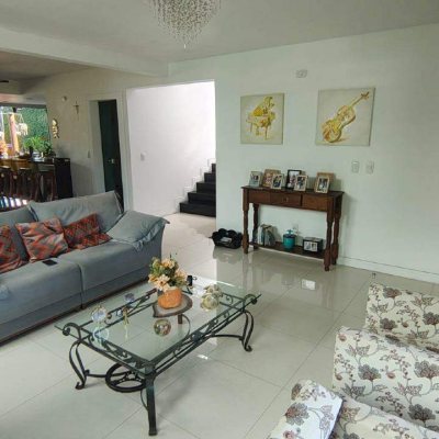 Casa com 210m², 3 quartos, 1 suíte, 2 garagens, no bairro Pedra Branca em Palhoça