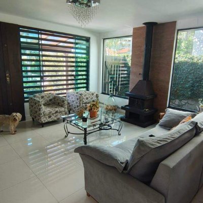 Casa com 210m², 3 quartos, 1 suíte, 2 garagens, no bairro Pedra Branca em Palhoça