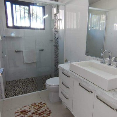 Casa com 210m², 3 quartos, 1 suíte, 2 garagens, no bairro Pedra Branca em Palhoça