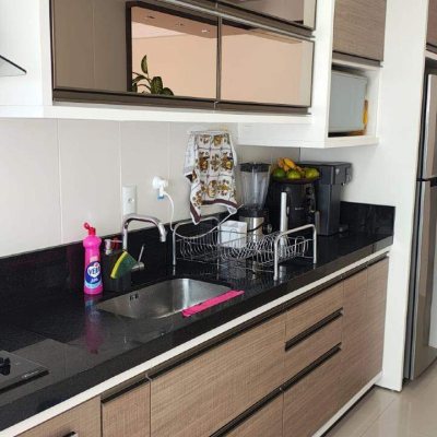 Apartamento com 82m², 3 quartos (sendo 1 suíte), 1 garagem, no bairro Barreiros em São José