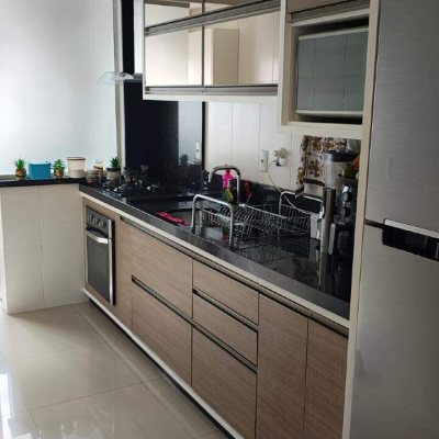 Apartamento com 82m², 3 quartos (sendo 1 suíte), 1 garagem, no bairro Barreiros em São José