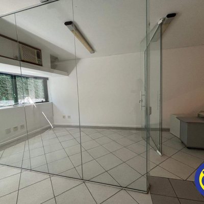 Salas/Conjuntos com 38m², no bairro Centro em Florianópolis