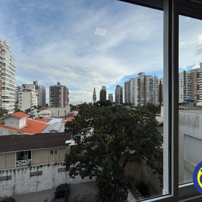 Apartamento com 67m², 2 quartos (sendo 1 suíte), 1 garagem, no bairro Agronômica em Florianópolis