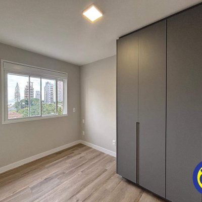 Apartamento com 67m², 2 quartos (sendo 1 suíte), 1 garagem, no bairro Agronômica em Florianópolis