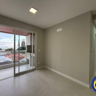 Apartamento com 67m², 2 quartos (sendo 1 suíte), 1 garagem, no bairro Agronômica em Florianópolis