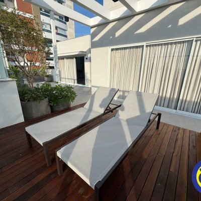 Apartamento com 67m², 2 quartos (sendo 1 suíte), 1 garagem, no bairro Agronômica em Florianópolis