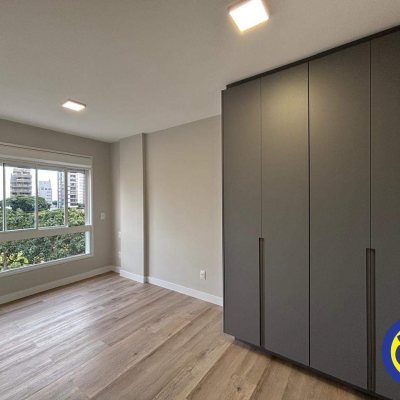 Apartamento com 67m², 2 quartos (sendo 1 suíte), 1 garagem, no bairro Agronômica em Florianópolis