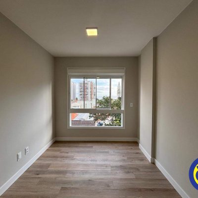 Apartamento com 67m², 2 quartos (sendo 1 suíte), 1 garagem, no bairro Agronômica em Florianópolis