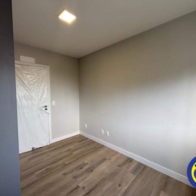 Apartamento com 67m², 2 quartos (sendo 1 suíte), 1 garagem, no bairro Agronômica em Florianópolis