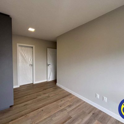 Apartamento com 67m², 2 quartos (sendo 1 suíte), 1 garagem, no bairro Agronômica em Florianópolis