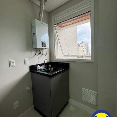 Apartamento com 67m², 2 quartos (sendo 1 suíte), 1 garagem, no bairro Agronômica em Florianópolis