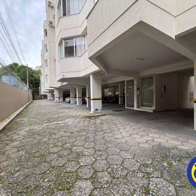 Apartamento com 64m², 2 quartos, 1 garagem, no bairro Carvoeira em Florianópolis