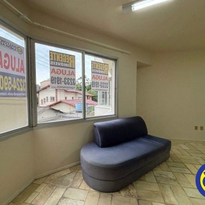 Apartamento com 64m², 2 quartos, 1 garagem, no bairro Carvoeira em Florianópolis