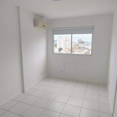 Apartamento com 66m², 2 quartos (sendo 1 suíte), 1 garagem, no bairro Nossa Senhora do Rosário em São José