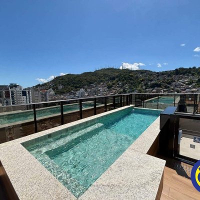Apartamento com 68m², 2 quartos (sendo 2 suítes), 1 garagem, no bairro Centro em Florianópolis