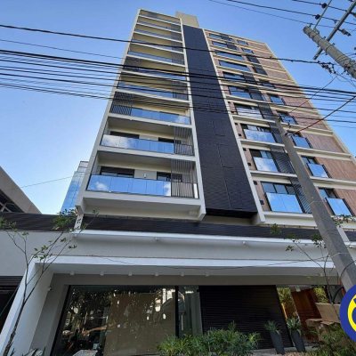 Apartamento com 68m², 2 quartos (sendo 2 suítes), 1 garagem, no bairro Centro em Florianópolis