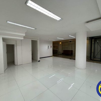 Loja com 134m², no bairro Centro em Florianópolis
