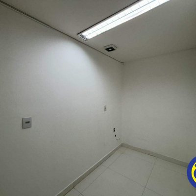Loja com 134m², no bairro Centro em Florianópolis