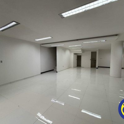 Loja com 134m², no bairro Centro em Florianópolis