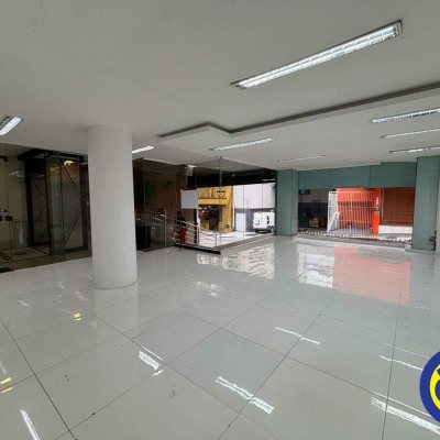 Loja com 134m², no bairro Centro em Florianópolis