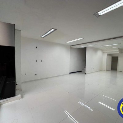 Loja com 134m², no bairro Centro em Florianópolis