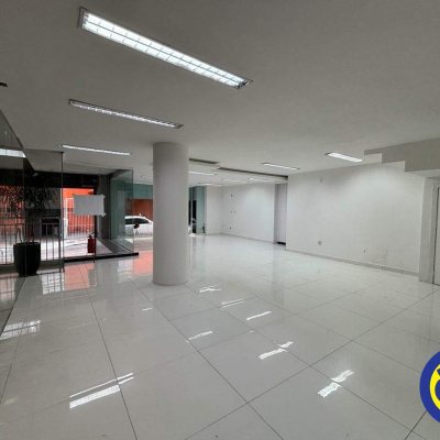 Loja com 134m², no bairro Centro em Florianópolis
