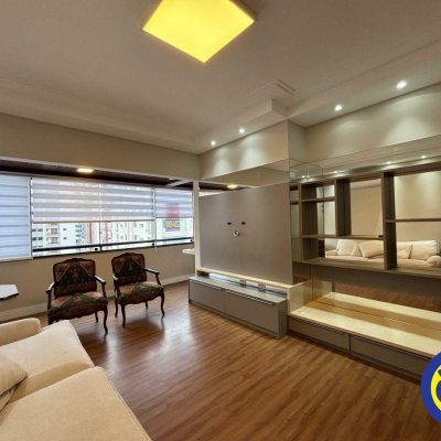 Apartamento com 109m², 3 quartos (sendo 2 suítes), 1 garagem, no bairro Centro em Florianópolis