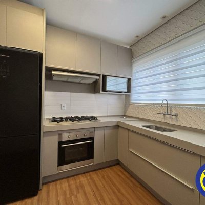 Apartamento com 109m², 3 quartos (sendo 2 suítes), 1 garagem, no bairro Centro em Florianópolis