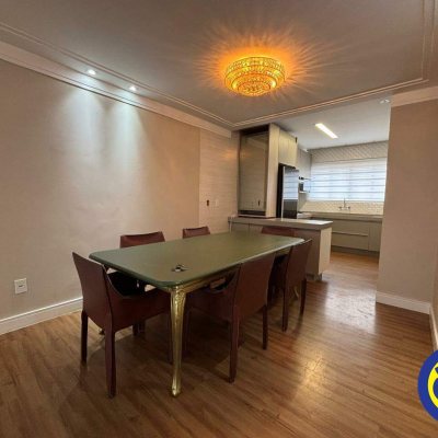 Apartamento com 109m², 3 quartos (sendo 2 suítes), 1 garagem, no bairro Centro em Florianópolis