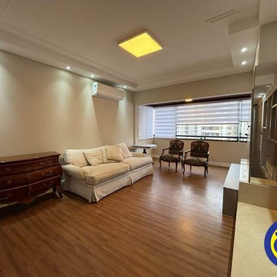 Apartamento com 109m², 3 quartos (sendo 2 suítes), 1 garagem, no bairro Centro em Florianópolis