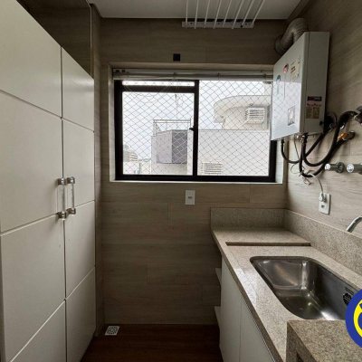 Apartamento com 109m², 3 quartos (sendo 2 suítes), 1 garagem, no bairro Centro em Florianópolis