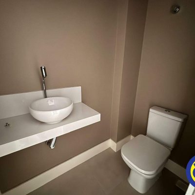 Apartamento com 130m², 3 quartos (sendo 2 suítes), 2 garagens, no bairro Agronômica em Florianópolis