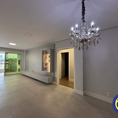 Apartamento com 130m², 3 quartos (sendo 2 suítes), 2 garagens, no bairro Agronômica em Florianópolis